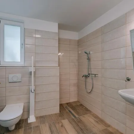 Bringa Villa *